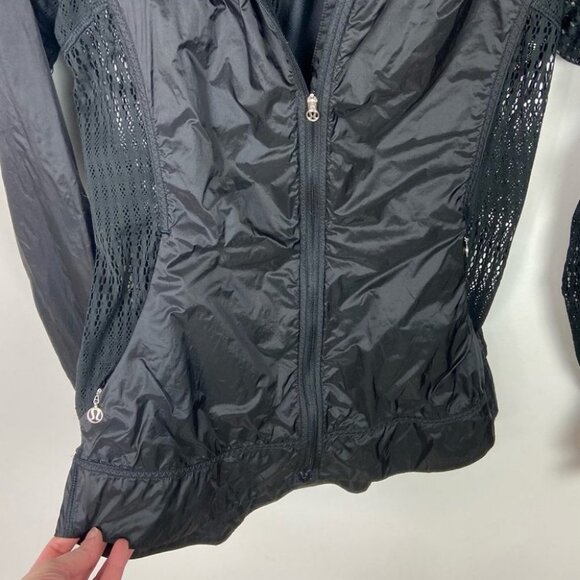 Lululemon Black Mesh Running Jacket Coat Size 4 Lightweight Nothin Hide Travel - Picture 9 of 16